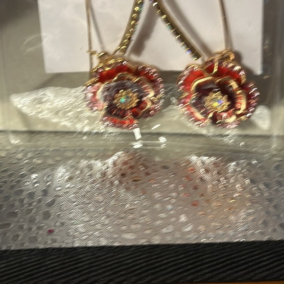 Betsy Johnson absolutely beautiful pierced earrings. The drop is 2 inches, - Picture 3 of 3